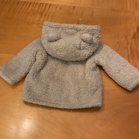 Carter’s 3 Month Fuzzy Hooded Zip Up Cream Jacket - Picture 4 of 4